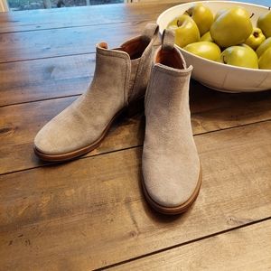 NWOB Lucky Brand Suede Chelsea Boots